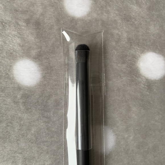 NARS Smudge Brush #25 - Picture 4 of 7